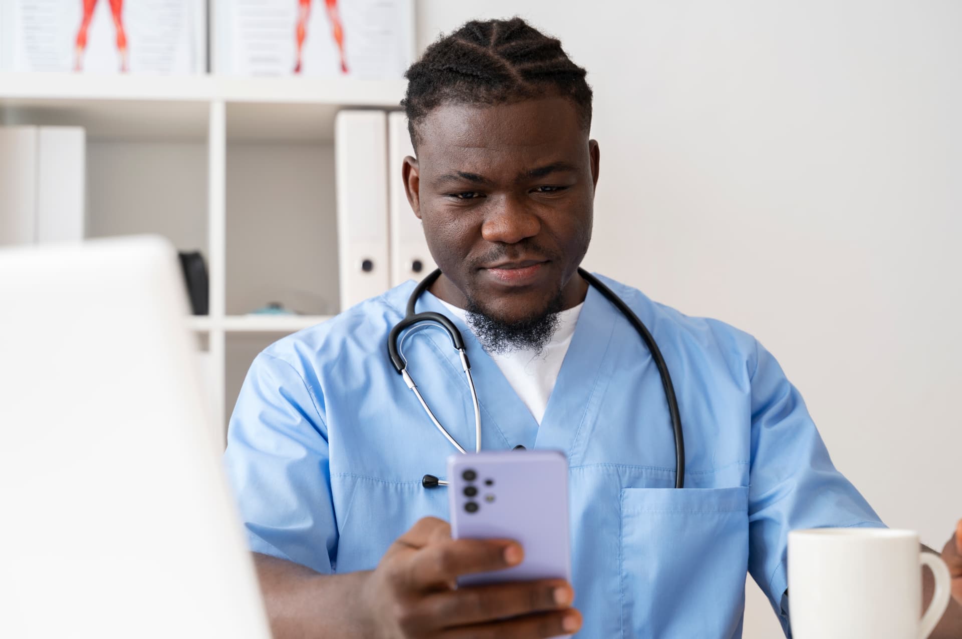 A healthcare professional using Qureo during a remote consultation